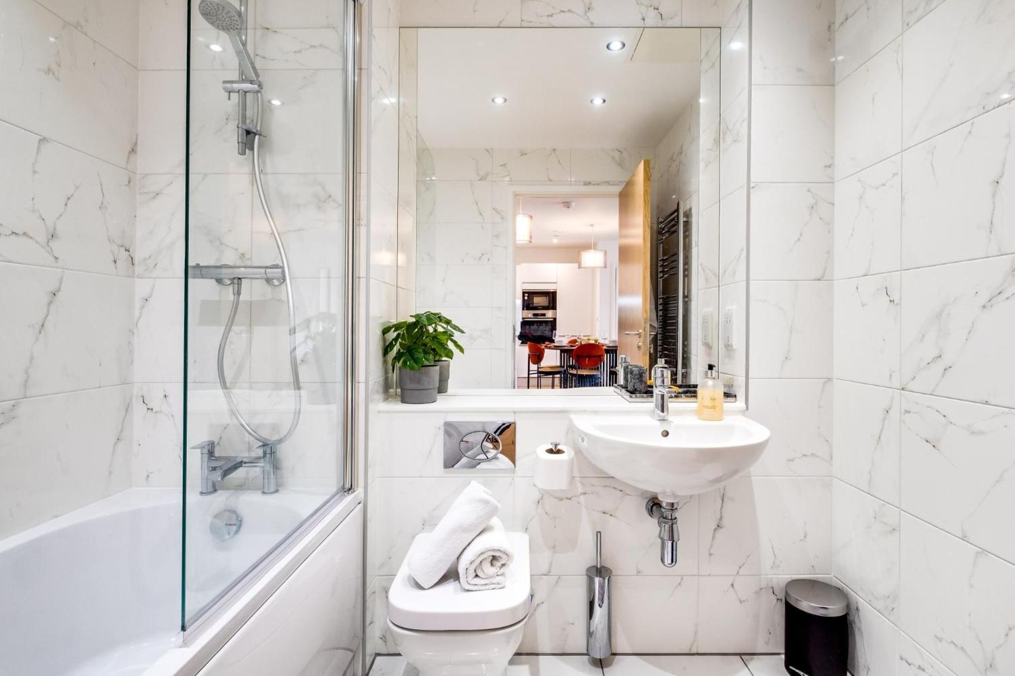 Luxurious & Glamorous Centrally Located 2 Bedroom 2 Bathroom Apartment - Central Birmingham - Secure Parking - Netflix Esterno foto