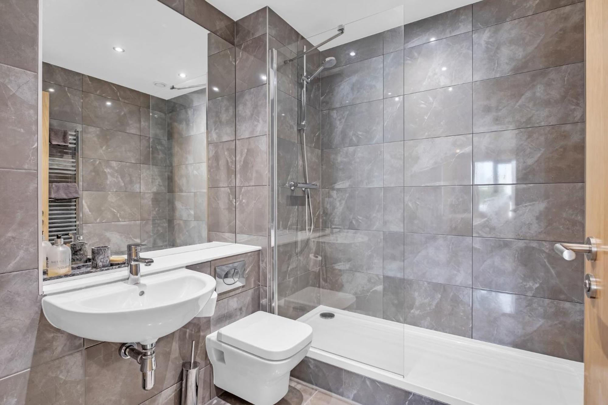 Luxurious & Glamorous Centrally Located 2 Bedroom 2 Bathroom Apartment - Central Birmingham - Secure Parking - Netflix Esterno foto