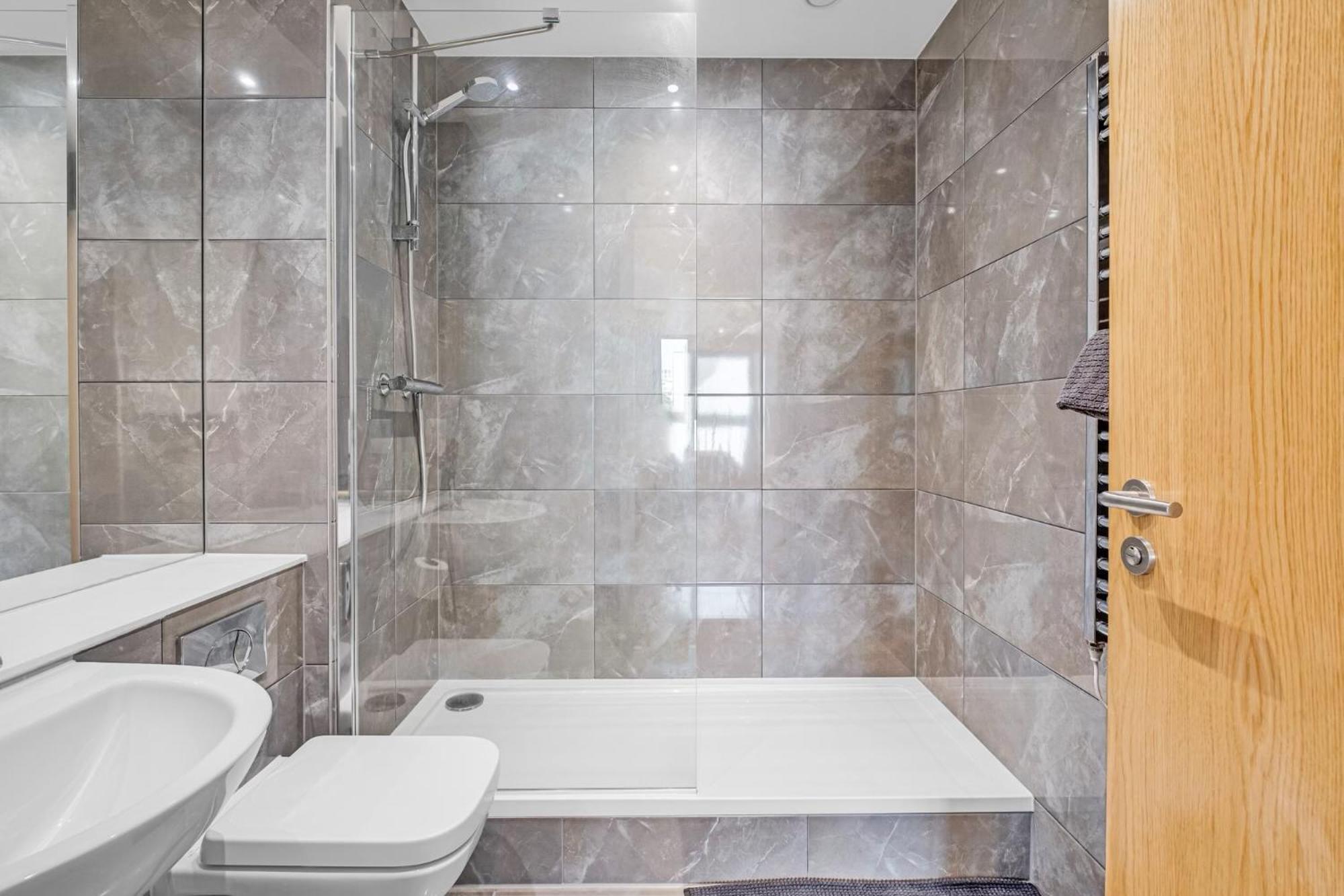 Luxurious & Glamorous Centrally Located 2 Bedroom 2 Bathroom Apartment - Central Birmingham - Secure Parking - Netflix Esterno foto